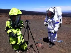 Тестване на космически и защитни скафандри близо до Мауна Лоа