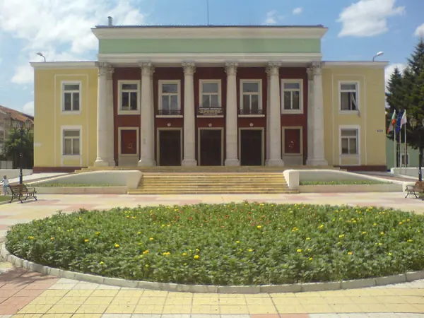 Сградата на народно читалище в град Харманли