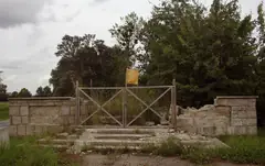 Мястото на демонтирания паметник на генерал Черняховски в Пененжно, Полша