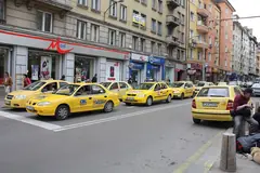 Таксита на улица в центъра на София